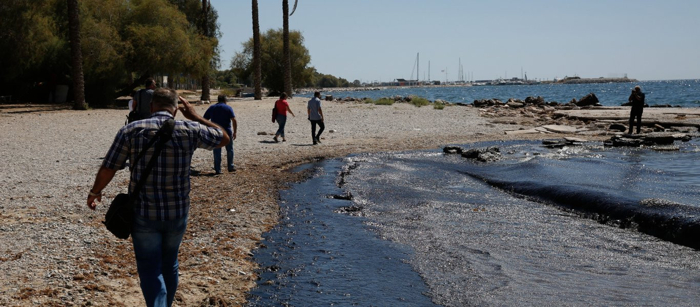 Έρευνα: Καμία ένδειξη για μόλυνση του βυθού από τη πετρελαιοκηλίδα στην Αθηναϊκή «ριβιέρα»